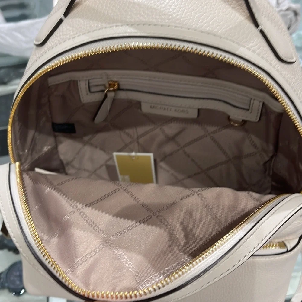 Michael Kors Women's Valerie Medium Pebbled Leather Backpack
Light Cream 
NWT - Picture 7 of 16